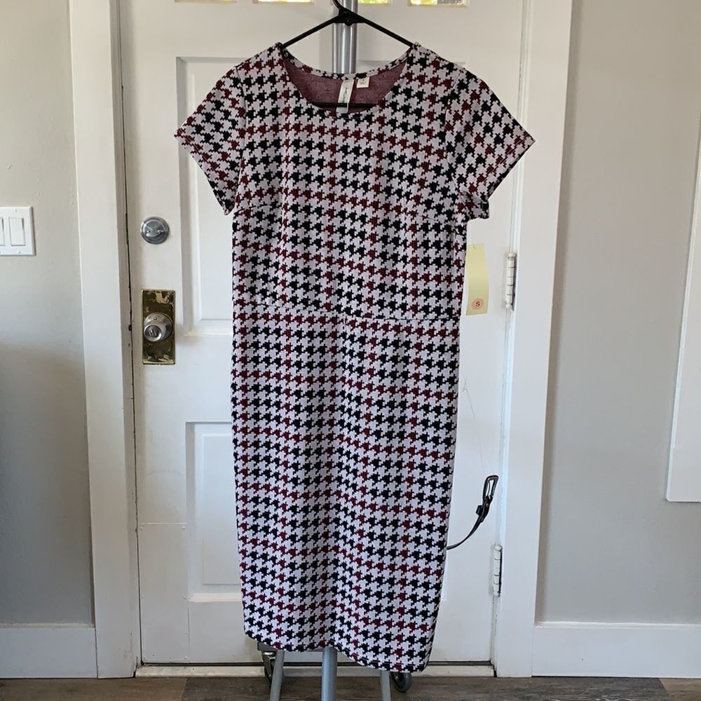 Tacera Short Sleeve Multi Color Houndstooth Midi Dress w/belt sz small - Picture 8 of 8